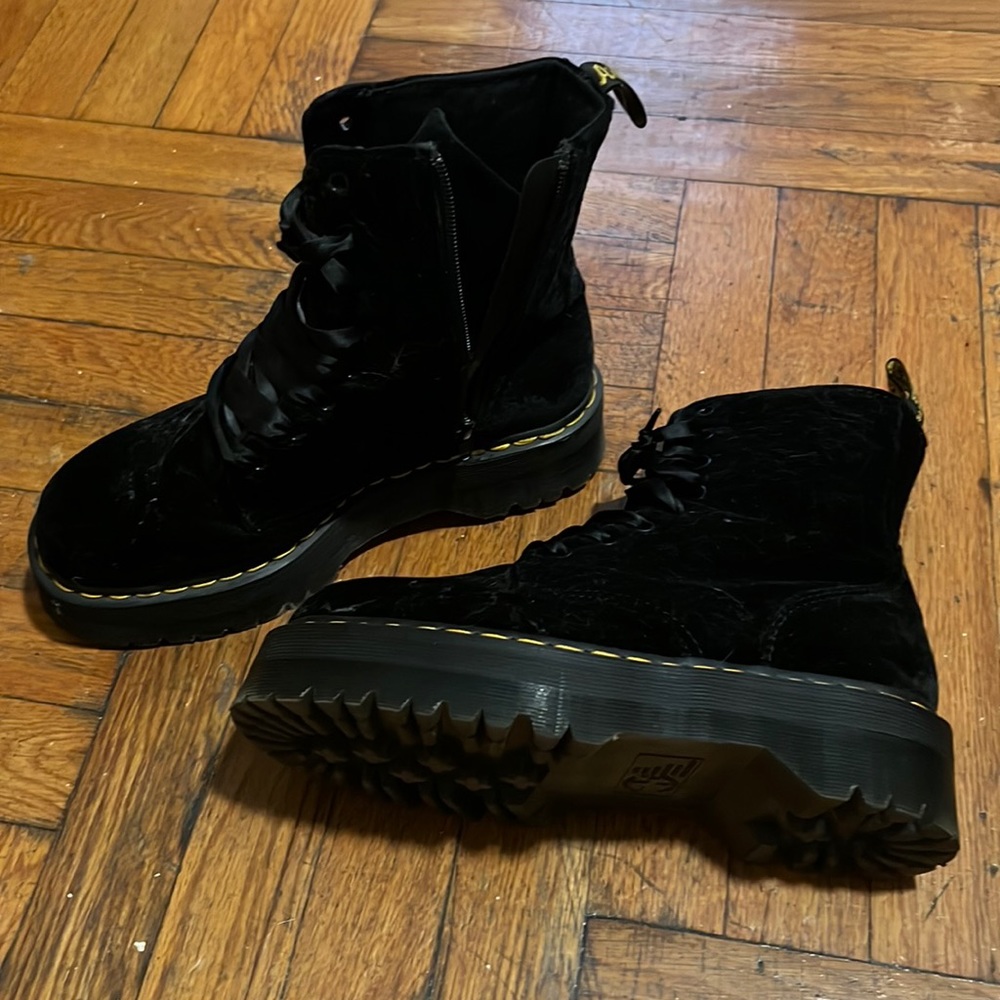 Black Velvet Platform Dr Martens sz 9 RARE